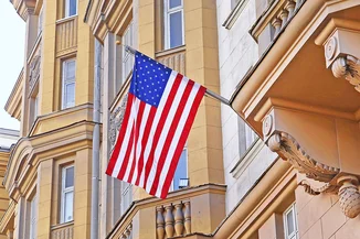 США приостановят выдачу неиммиграционных виз в России