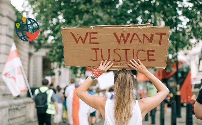 Thousands of people demonstrated in Quebec City