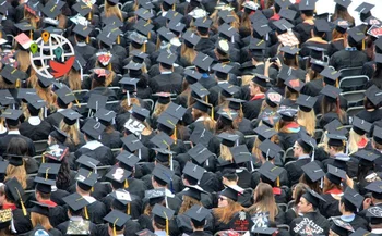 Uma faculdade em Toronto oferece uma bolsa de estudos de $2500 CAD