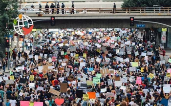 Thousands of migrants took to the streets to denounce discrimination