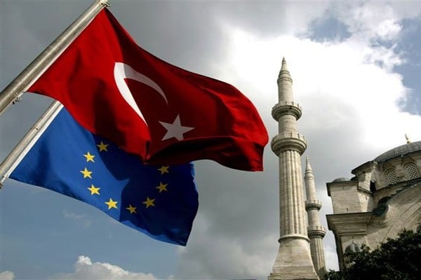 Турция требует от Европейского Союза отмену виз для турецких граждан до октября 2016 г.