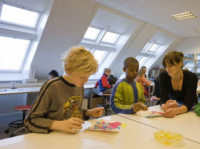 Датские школы приветствуют тысячи учащихся-беженцев