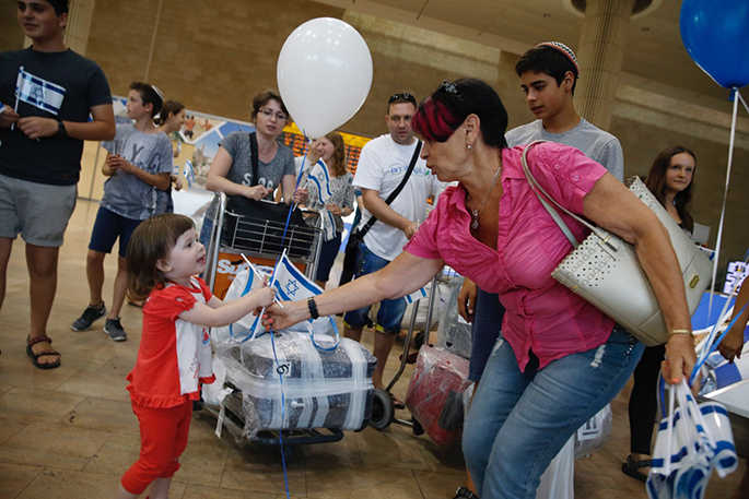 Израиль принял 211 новых иммигрантов из Украины