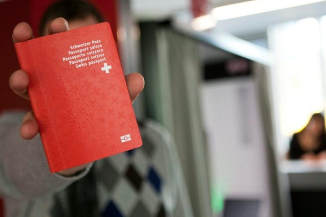 В Швейцарии все больше людей лишаются швейцарского гражданства