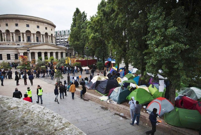 Франция будет вывозить тысячи мигрантов прямо из улиц Парижа