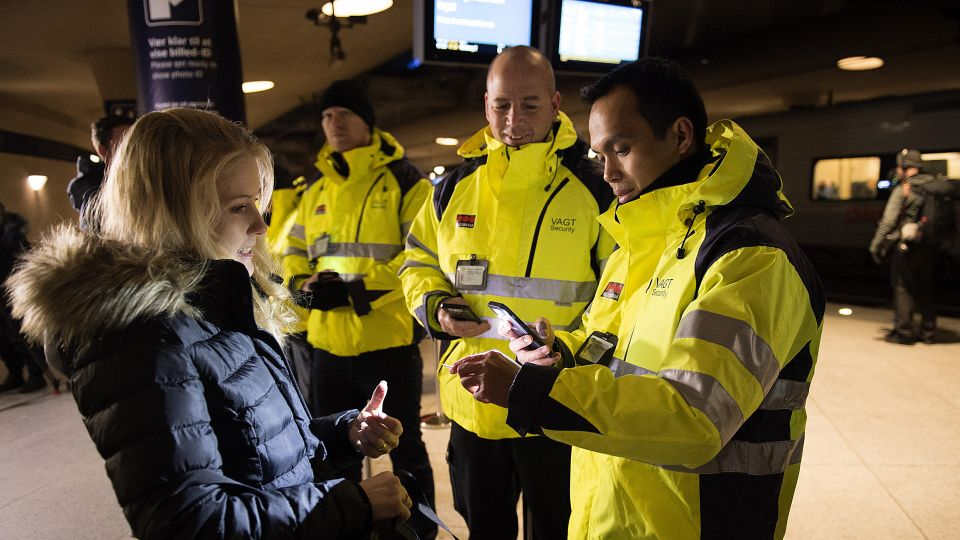 Швеция продлевает на 3 месяца проверку удостоверений личности у всех въезжающих в страну