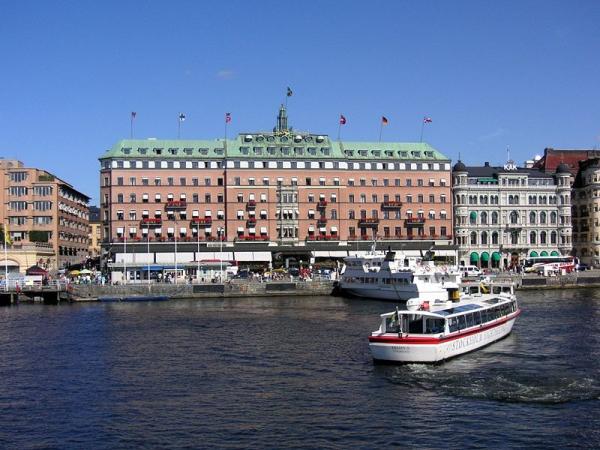 Grand Hotel в Стокгольме извинился за церемонию награждения ультраправых европейских политиков