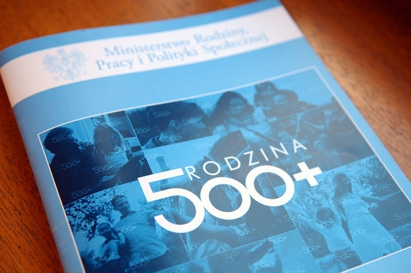 В Польше снизился уровень бедности благодаря программе “Семья 500+”