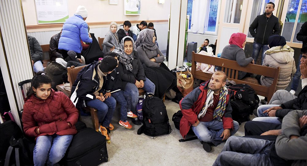 Финляндия закроет 10 центров для приема беженцев