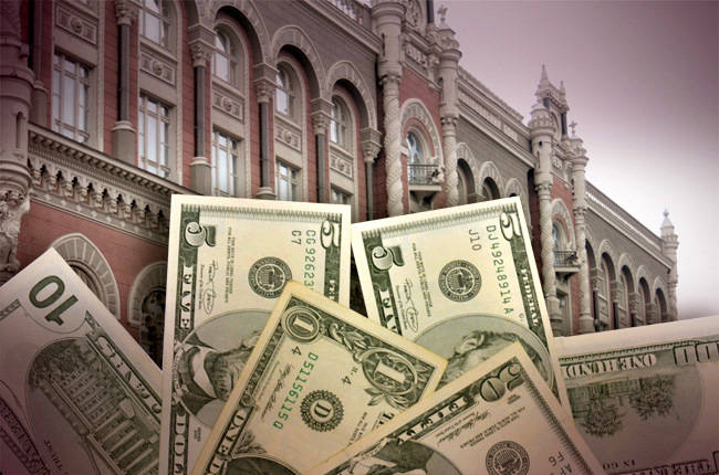 Национальный банк Украины существенно упростил  валютные операции украинцев за рубежом