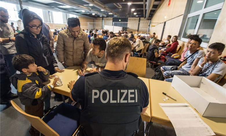 В Германии будут считывать данные мобильных телефонов беженцев