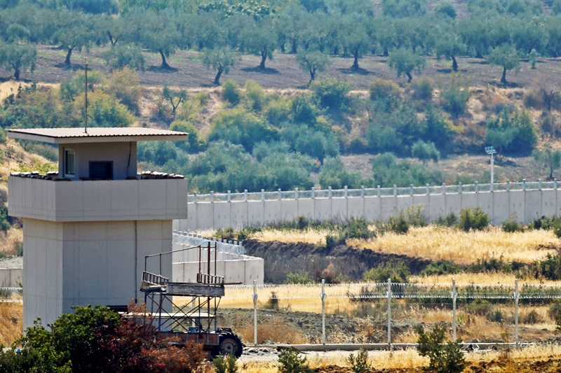 Турция возвела более 500 км стены на границе с Сирией