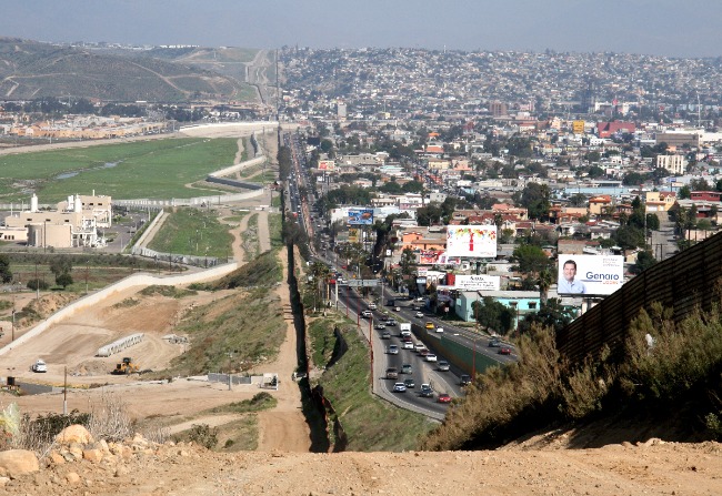 В США количество нелегальных иммигрантов из Мексики снизилось на 40%