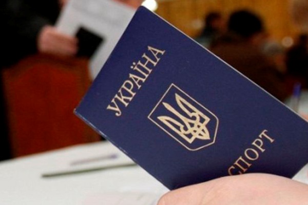Президент Порошенко инициировал законопроект о лишении гражданства Украины лиц, имеющих гражданство другой страны