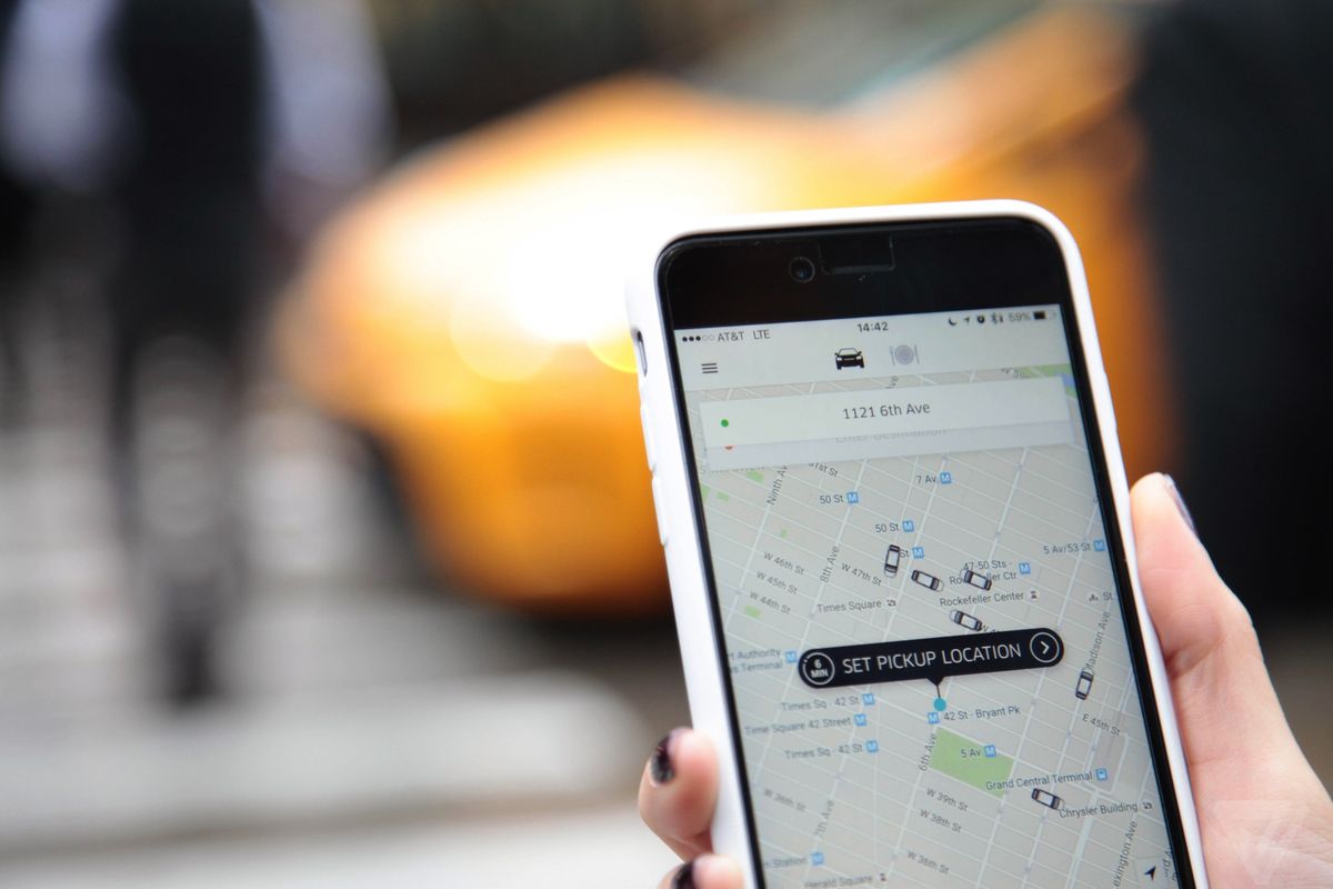 В Италии запретили мобильное приложение такси Uber