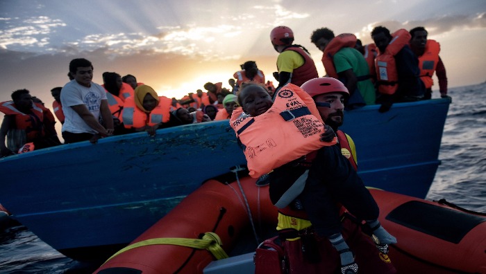 Испанских спасателей беженцев обвиняют в контрабанде людьми