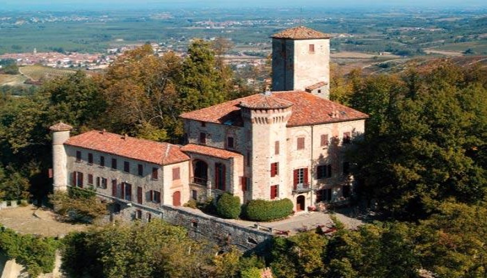 Власти итальянского поселка Бормида планируют платить 2 175 долларов любому, кто переедет туда жить