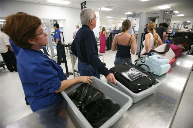 США ужесточили правила досмотра ручной клади в аэропортах