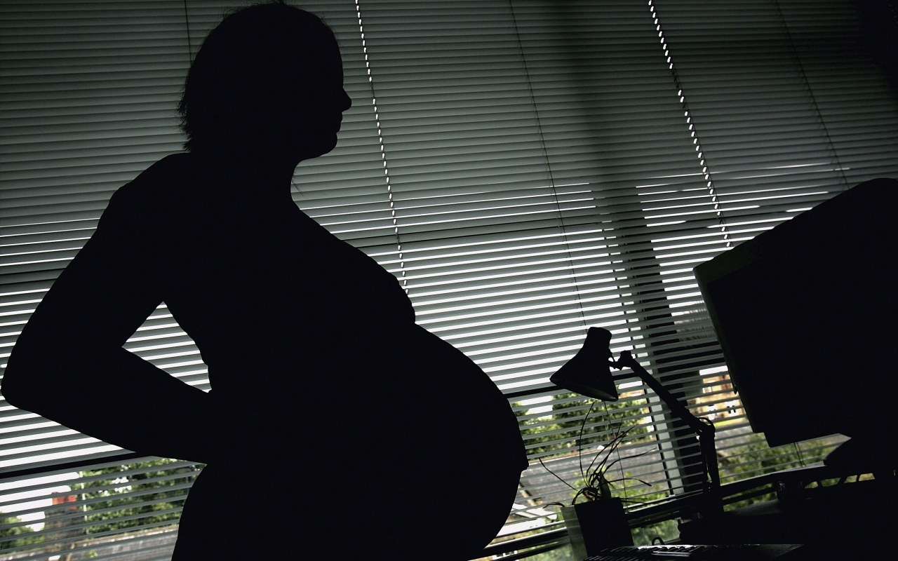 Для получения ВНЖ в Германии беременные иммигрантки платят более 5 000 евро за фальшивое «отцовство»