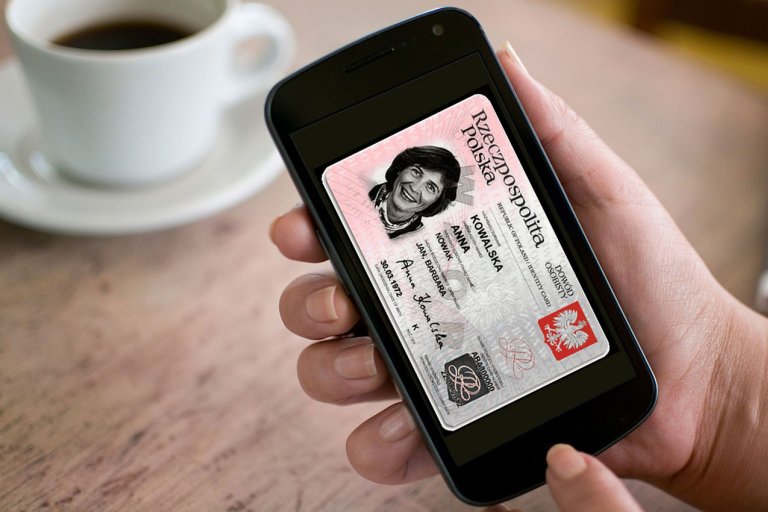 В Польше планируют внедрить мобильные версии удостоверений личности