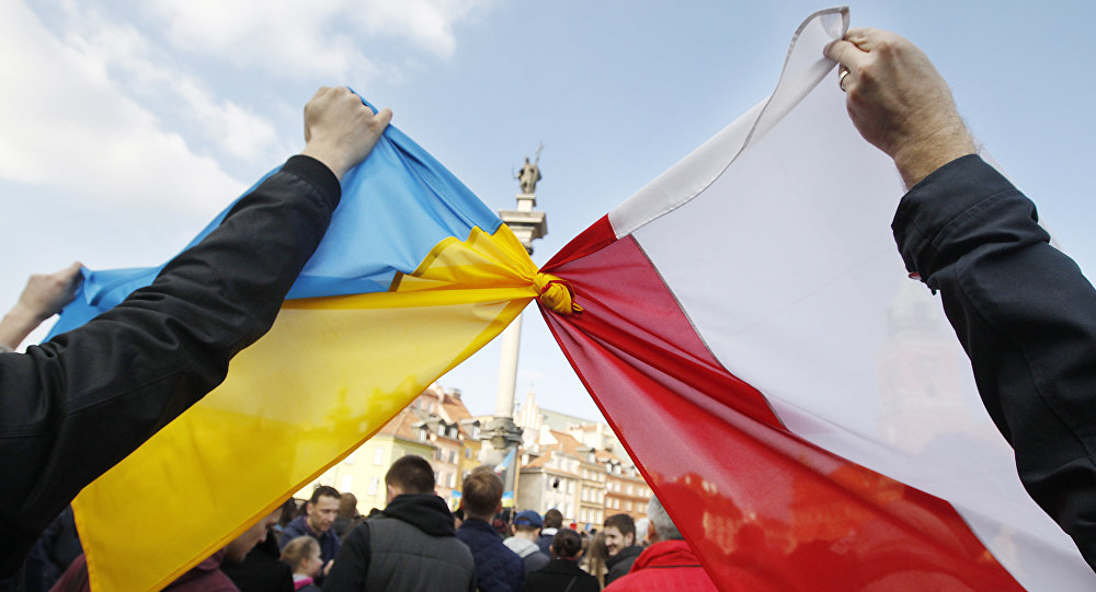 В Польше хотят запретить въезд в страну украинцам с «антипольскими взглядами»
