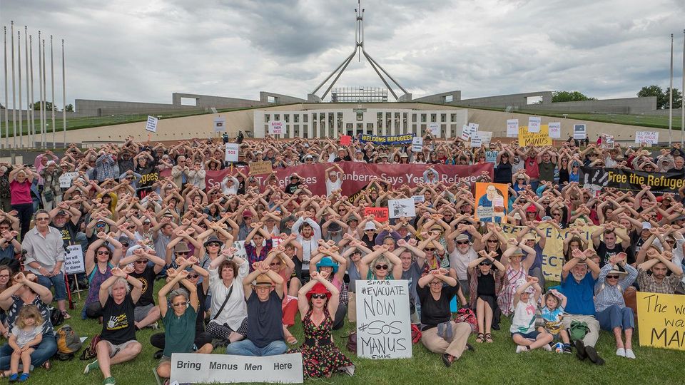 В Австралии тысячи людей протестовали против содержания беженцев на острове Манус