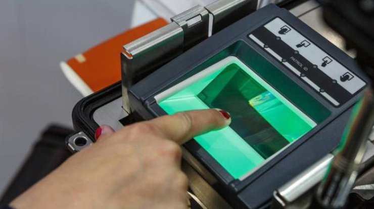 С 1 января в Украине заработал биометрический контроль для иностранцев