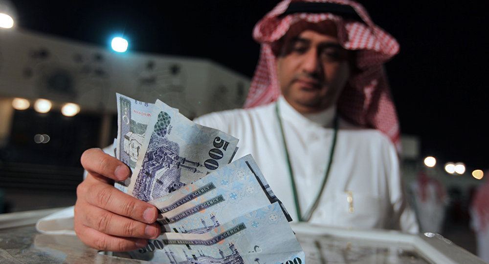 В Саудовской Аравии распределят между жителями страны 13 млрд долларов