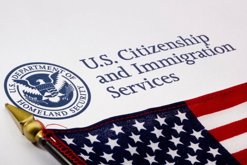 США запустили обновленный дизайн сертификатов о натурализации и гражданстве