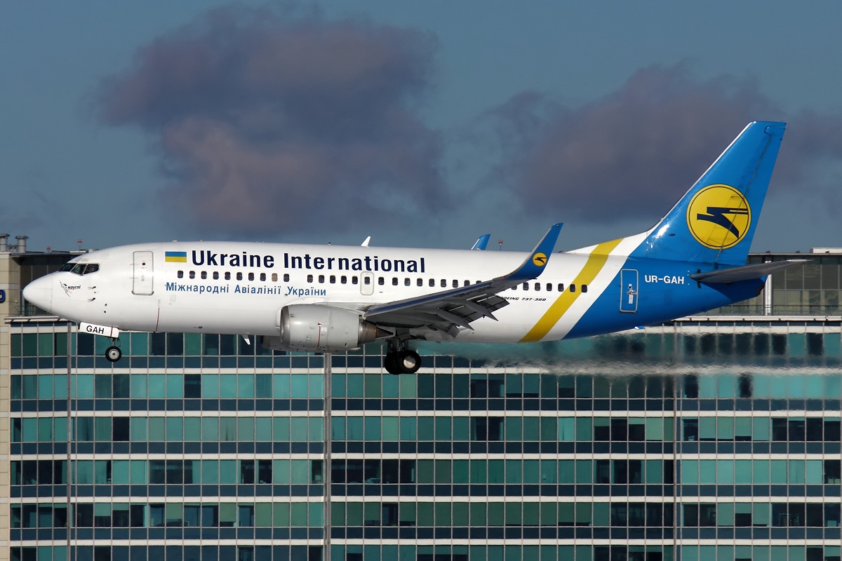 Впервые запустили прямое авиасообщение между Украиной и Канадой