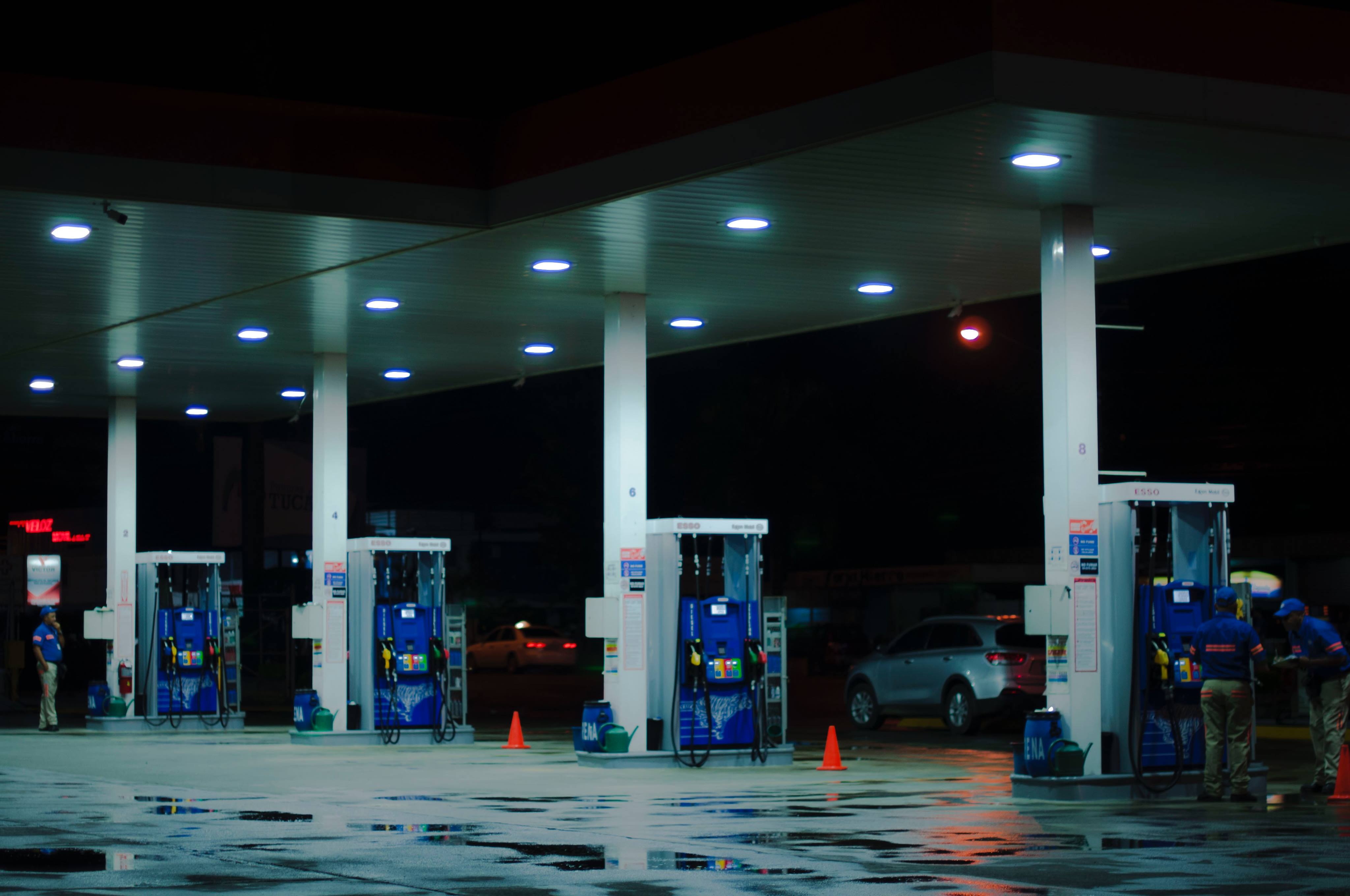 В Онтарио произошло невиданное падение цен на бензин