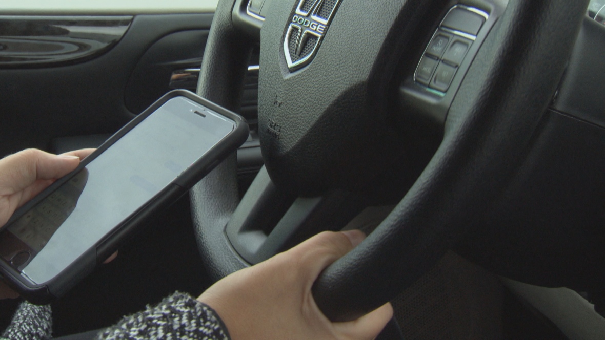 В Онтарио вступили в силу жесткие штрафы за использование портативных устройств во время вождения