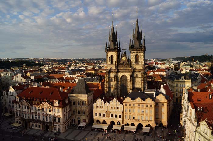 Чехия упростит процедуру трудоустройства для украинцев